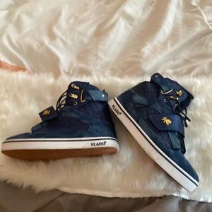 Blue jeans look sneakers